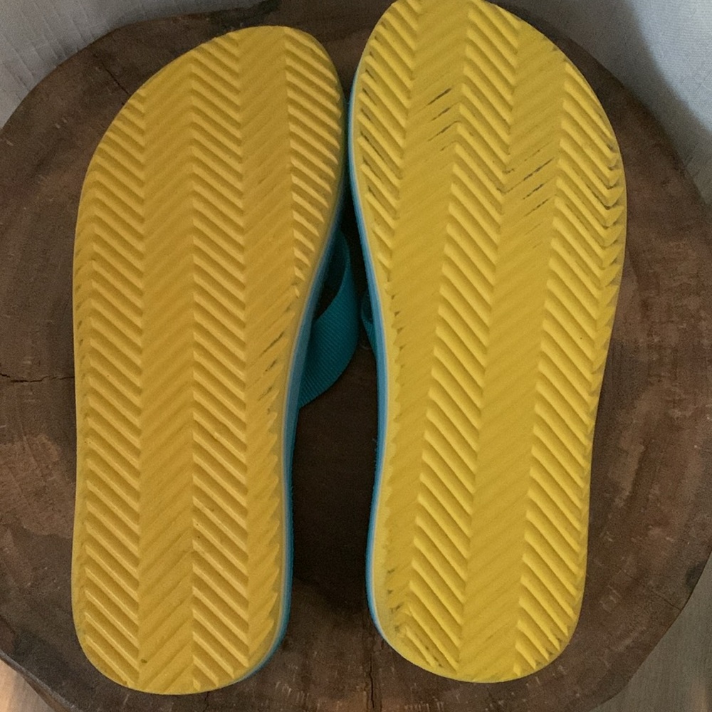 Teva Teal Blue Flip Flops w/yellow sole sz 8 - Picture 4 of 8